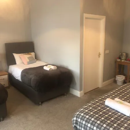 Hotel The Bowers Bar & Restaurant *