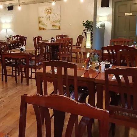 Отель The Bowers Bar & Restaurant