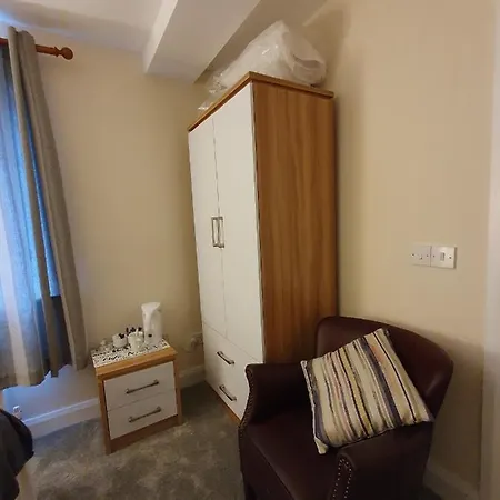 The Bowers Bar & Restaurant Hotel *