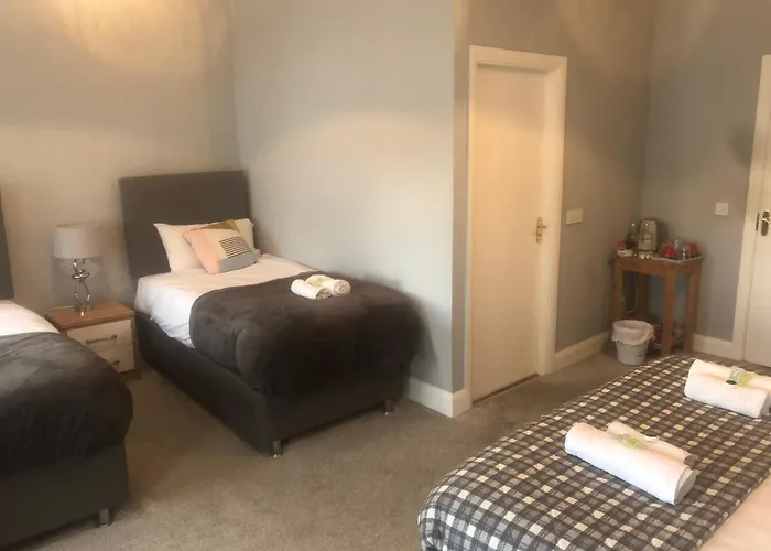 מלון The Bowers Bar & Restaurant *