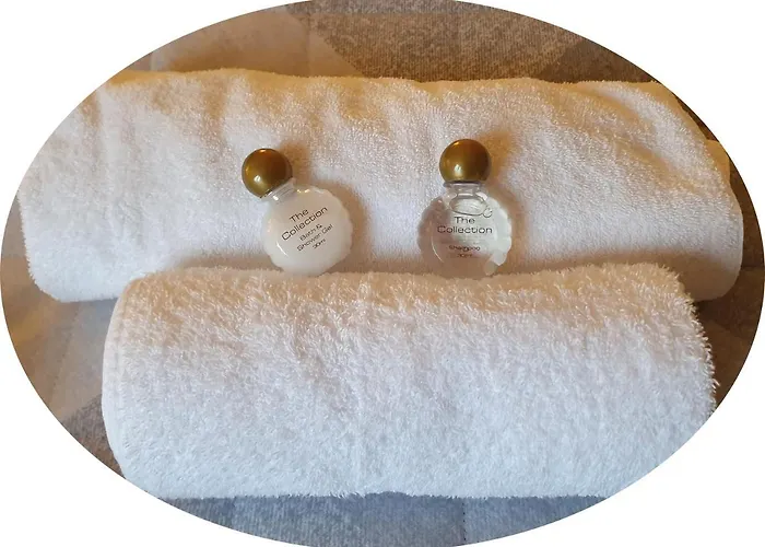 Hotel The Bowers Bar & Restaurant *