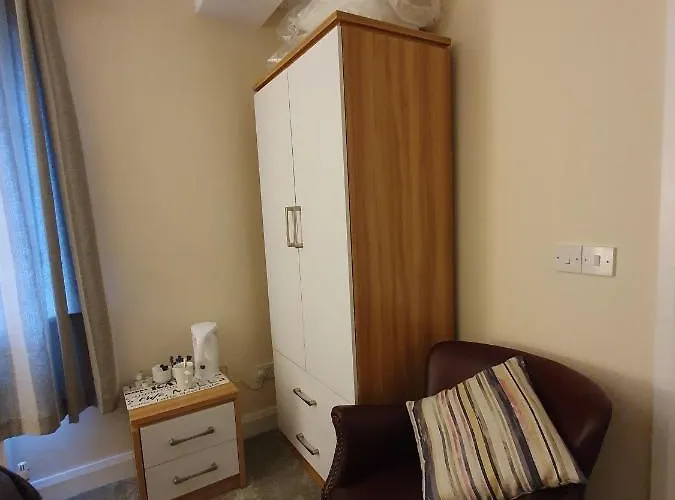 The Bowers Bar & Restaurant Hotel *